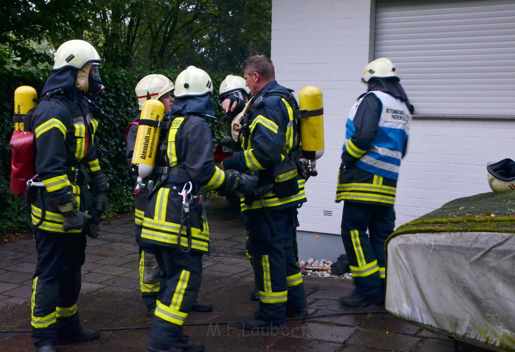 Feuer Einfamilienhaus Koeln Ostheim Saarbrueckerstr P18.JPG